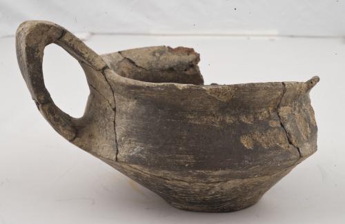 tazza attingitoio (sec. XVI - XIV a.C)