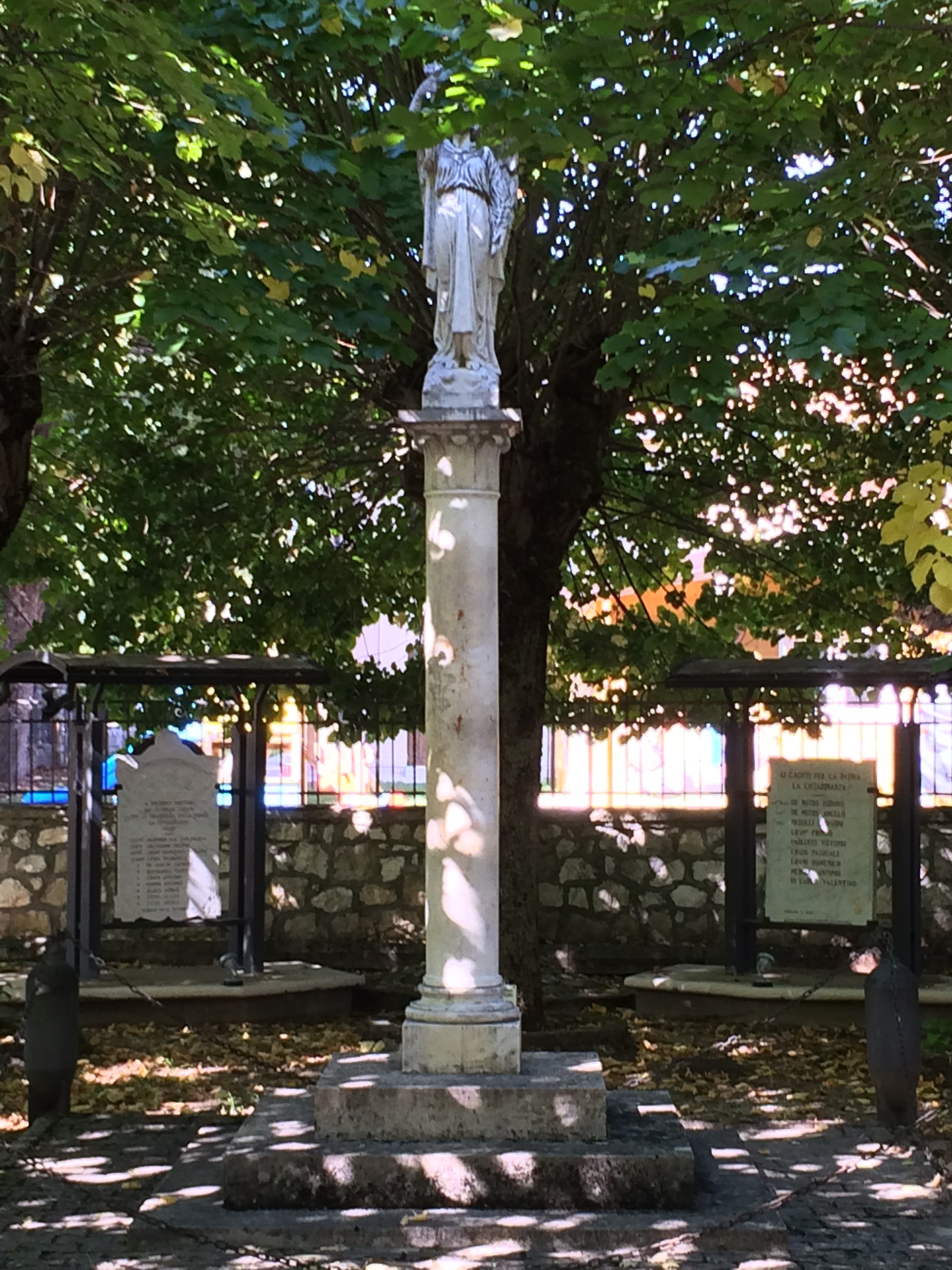 monumento ai caduti - a colonna - ambito abruzzese (prima metà XX sec)