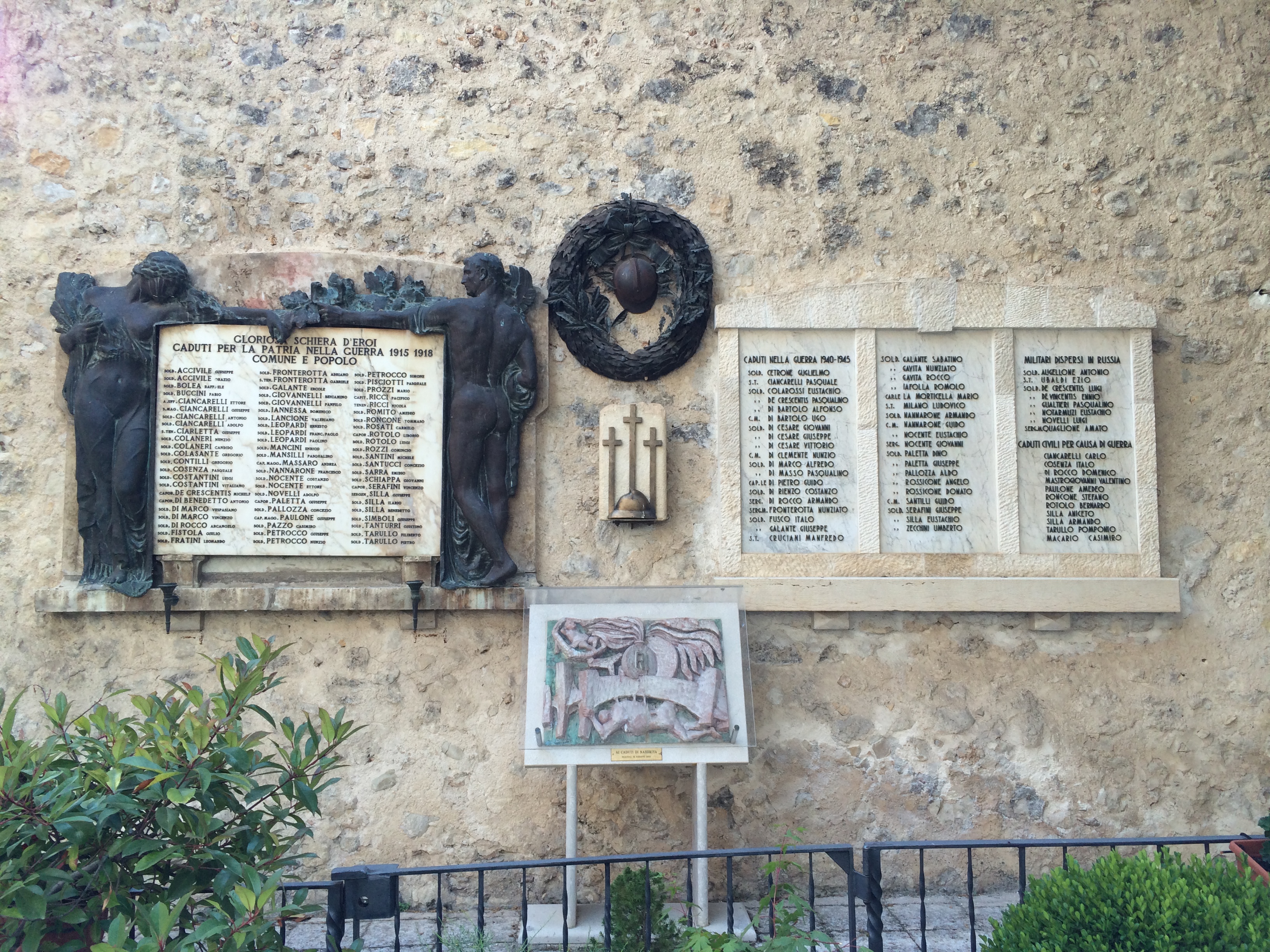 monumento ai caduti - a lapide di Tamagnini Torquato (attribuito) - bottega romana (seconda metà XX sec)