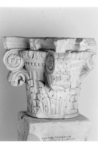 motivi decorativi geometrici e vegetali (capitello) - ambito salentino (prima metà sec. XX)