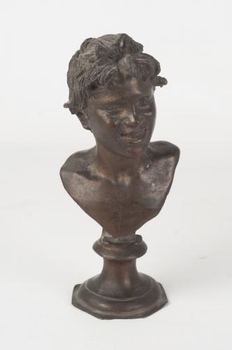 busto di giovinetto sorridente (scultura) - ambito italiano (inizio sec. XX)