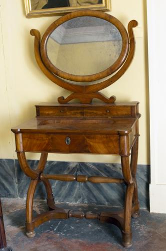 tavolino da toeletta - ambito Italia meridionale (fine/ inizio secc. XIX/ XX)