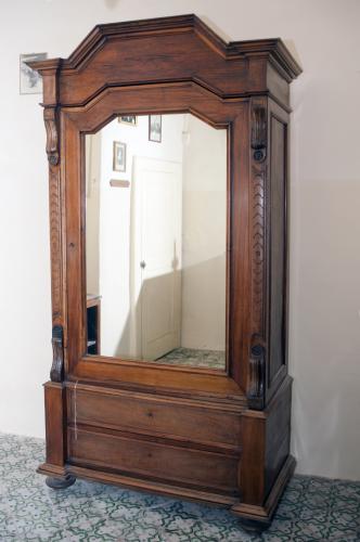 armadio - ambito Italia meridionale (fine/ inizio secc. XIX/ XX)