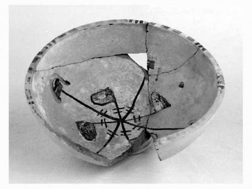 motivi decorativi geometrici (ciotola) - produzione pugliese (secc. XIII/ XIV)