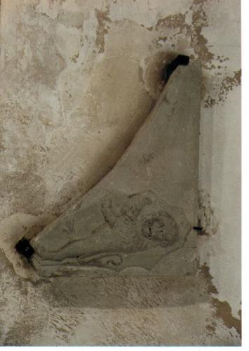 leone rampante (decorazione plastica, frammento) - ambito Italia meridionale (prima metà sec. XVI)