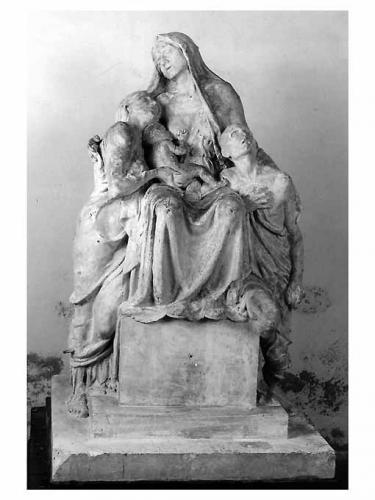 La Carità, Carità (monumento funebre) di Fiore Nicola (sec. XX)