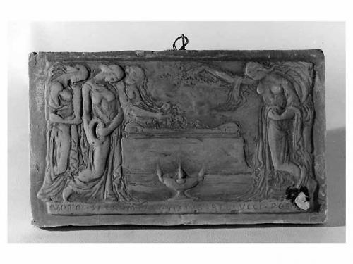 figure femminili (lastra tombale, elemento d'insieme) di Fiore Nicola (sec. XX)
