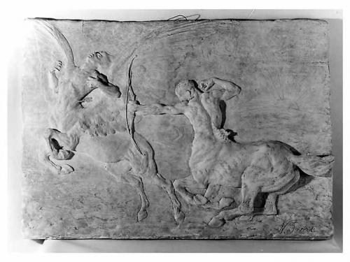 L'Agguato, figure allegoriche (rilievo) di Fiore Nicola (sec. XX)