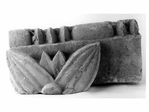 lastra, frammento - ambito Italia meridionale (secc. XVI/ XVII)