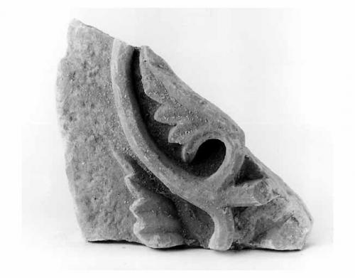 lastra, frammento - ambito Italia meridionale (secc. XVI/ XVII)