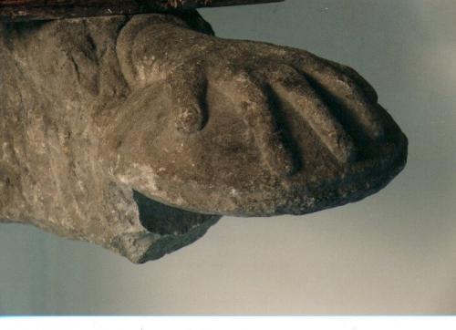 acquasantiera da parete - ambito Italia meridionale (secc. XIII/ XIV)