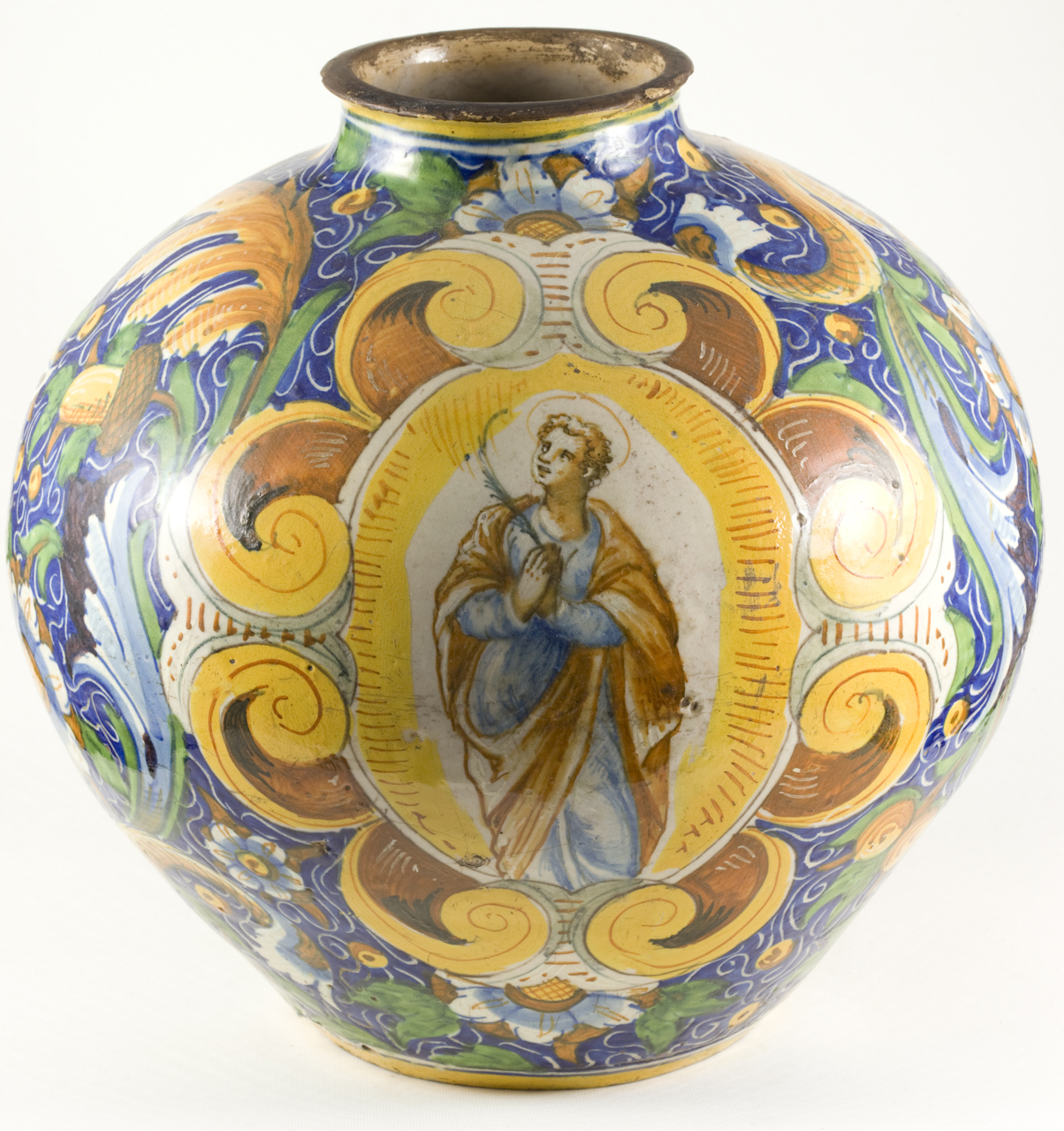 Santo martire, Santo martire, motivo decorativo a fiori e frutta (vaso a palla) - manifattura veneziana (terzo quarto sec. XVI)
