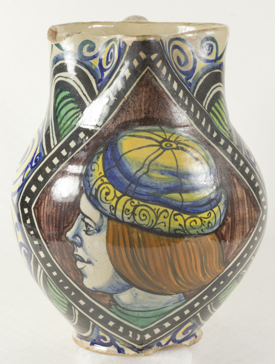 testa di uomo, motivi decorativi a girali (brocca) - manifattura pesarese (ultimo quarto sec. XV)