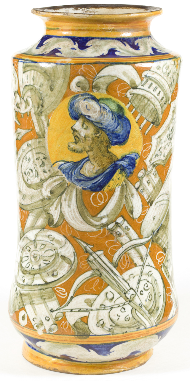 busto di turco, motivo decorativo a trofei, stemma, motivi decorativi a grottesche (albarello) - manifattura casteldurantina (terzo quarto sec. XVI)