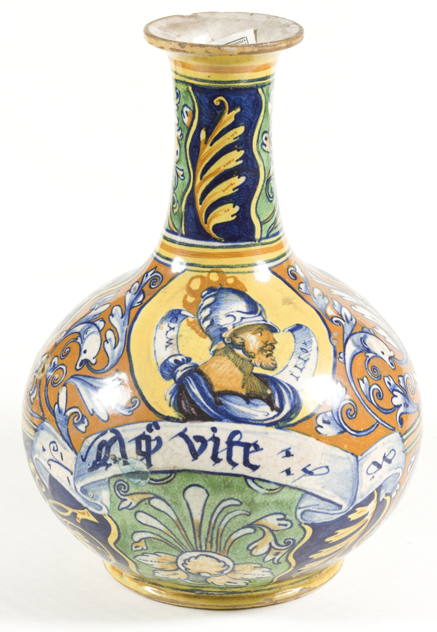 busto di guerriero, motivo decorativo a quartieri (bottiglia) - manifattura faentina (metà sec. XVI)