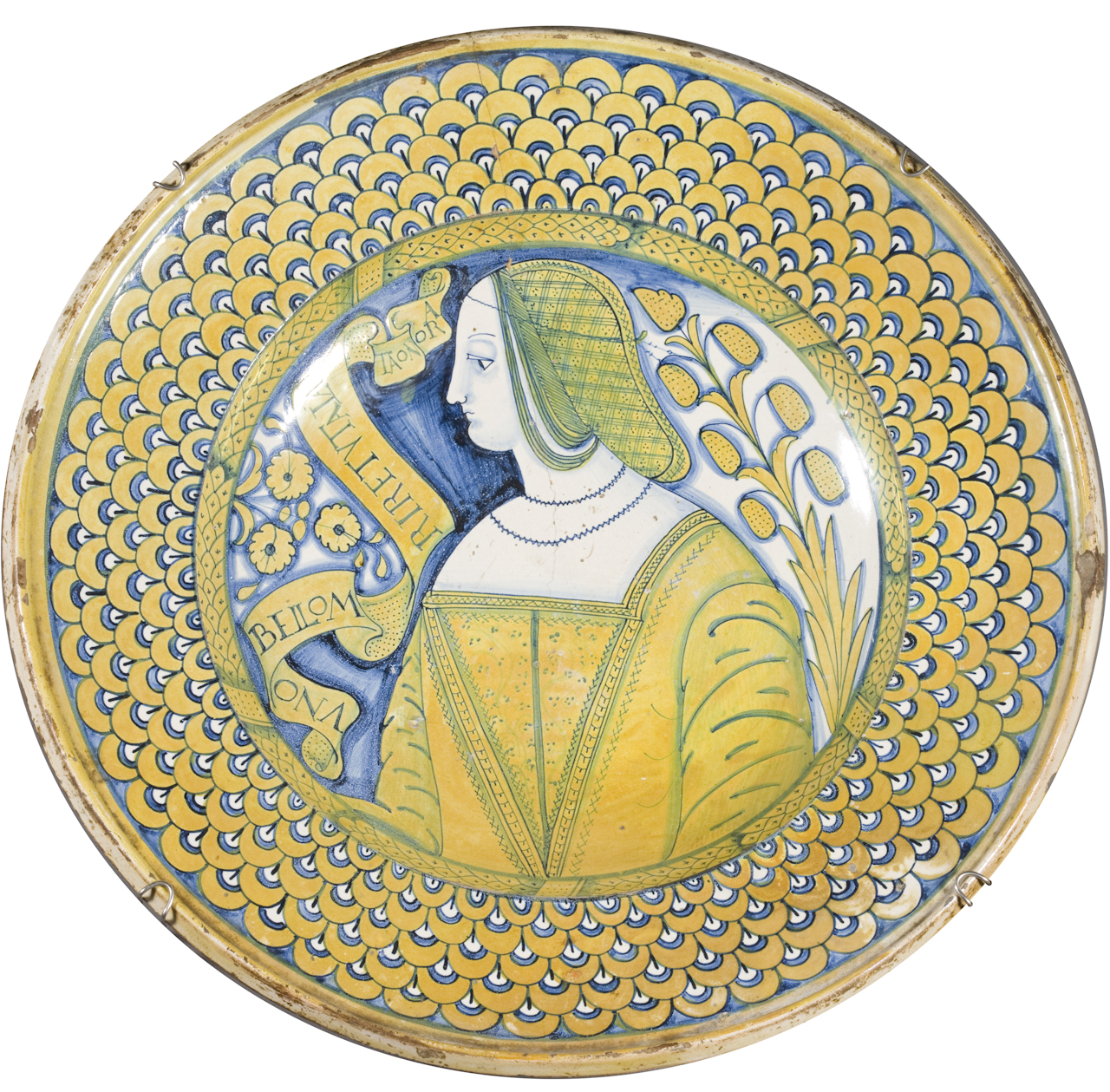busto femminile, motivo decorativo a embricazioni (piatto da pompa) - manifattura di Deruta (primo quarto sec. XVI)