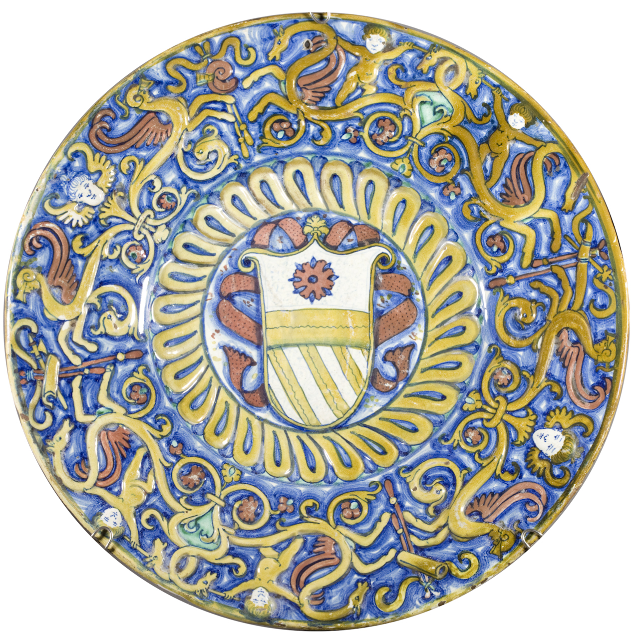 stemma degli Orsini, motivo decorativo a baccellature, motivi decorativi a grottesche (piatto da pompa) - manifattura di Deruta (prima metà sec. XVI)