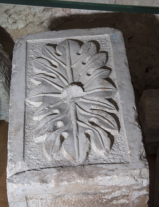 decorazione plastico-architettonica - ambito pugliese (sec. XIV ?)