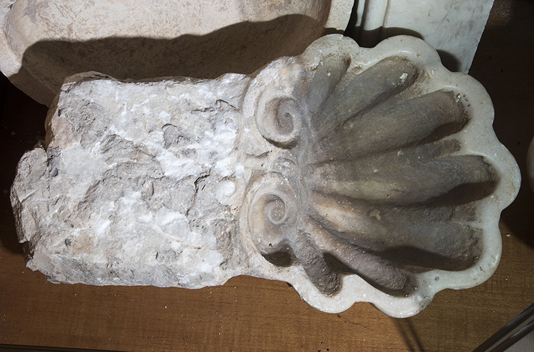 acquasantiera - a conchiglia - ambito pugliese (sec. XVII)