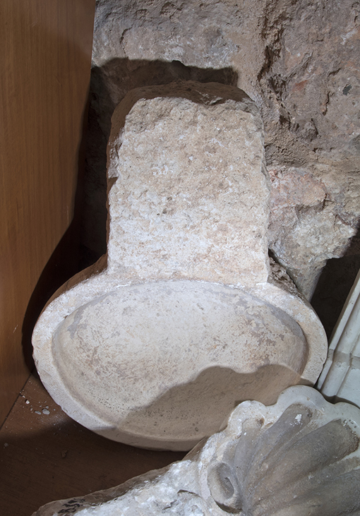 acquasantiera pensile - ambito pugliese (XVIII)