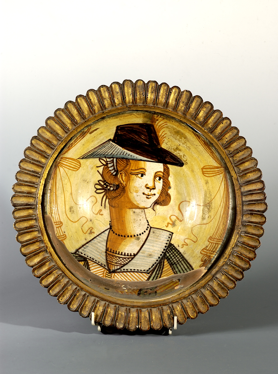 figura femminile con cappello (piatto fondo) - manifattura di Acquapendente (inizio sec. XVII)