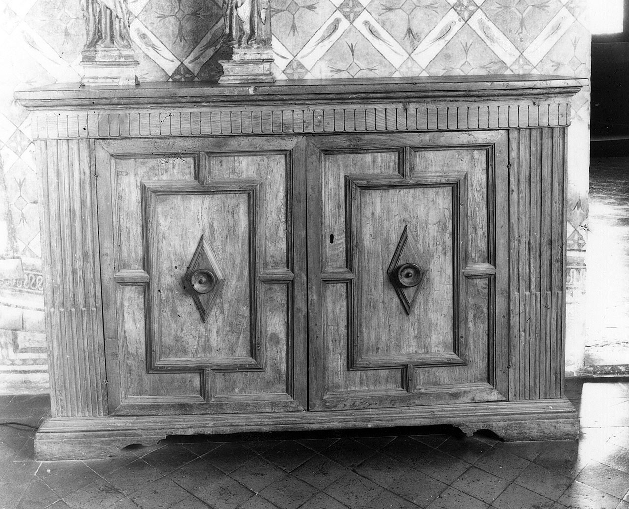 credenza - manifattura italiana (prima metà sec. XX)