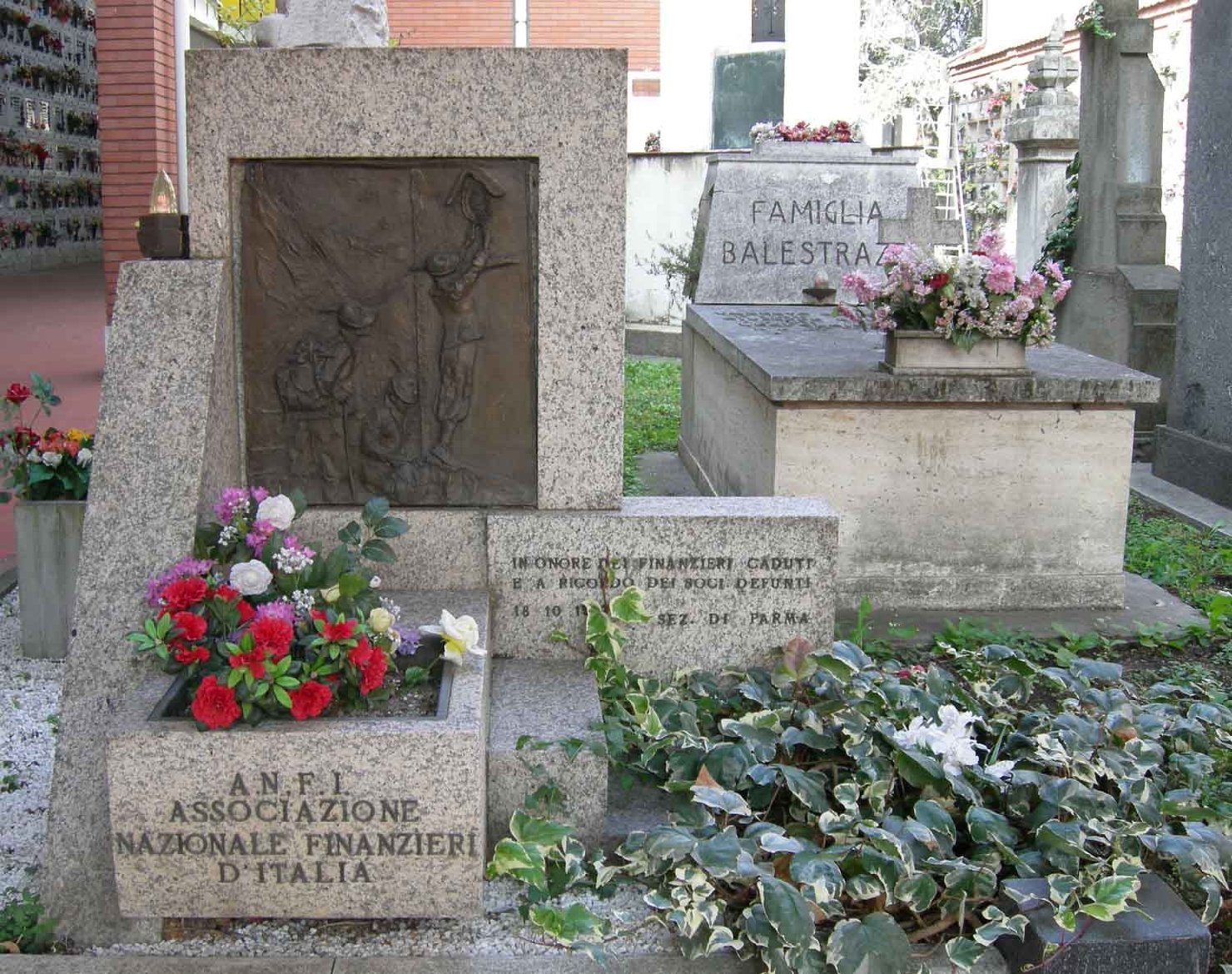 monumento ai caduti - a stele di Cristofori - ambito parmense (sec. XX)