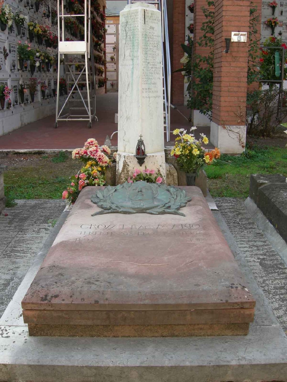 monumento funebre di Ditta Leoni, Brozzi Renato (sec. XX)