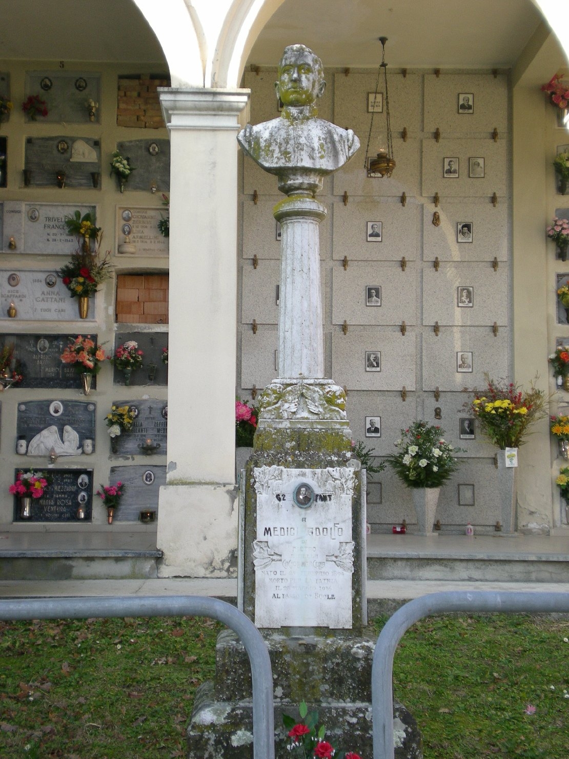 monumento funebre - a colonna di Ditta Leoni (sec. XX)