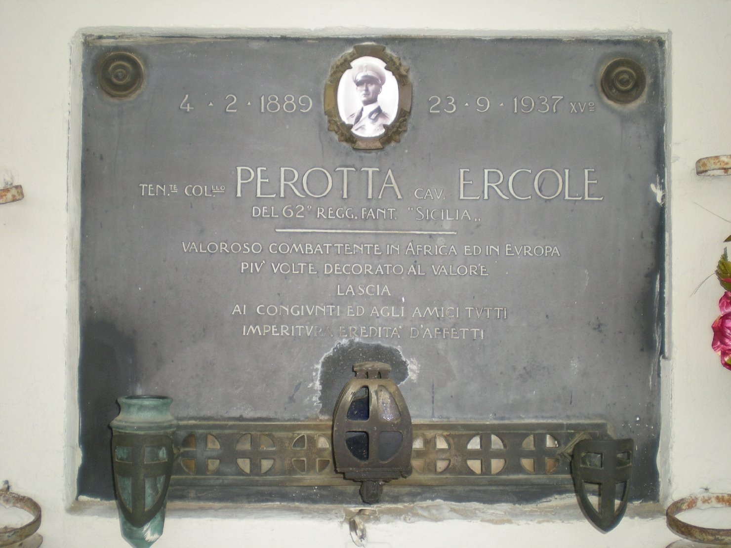 lapide tombale - produzione emiliana (sec. XX)