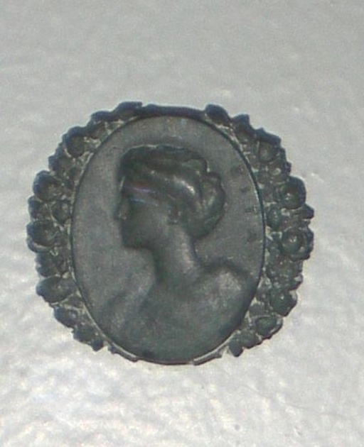 Spille con profilo (spilla, insieme) - ambito austro-ungarico (sec. XX)