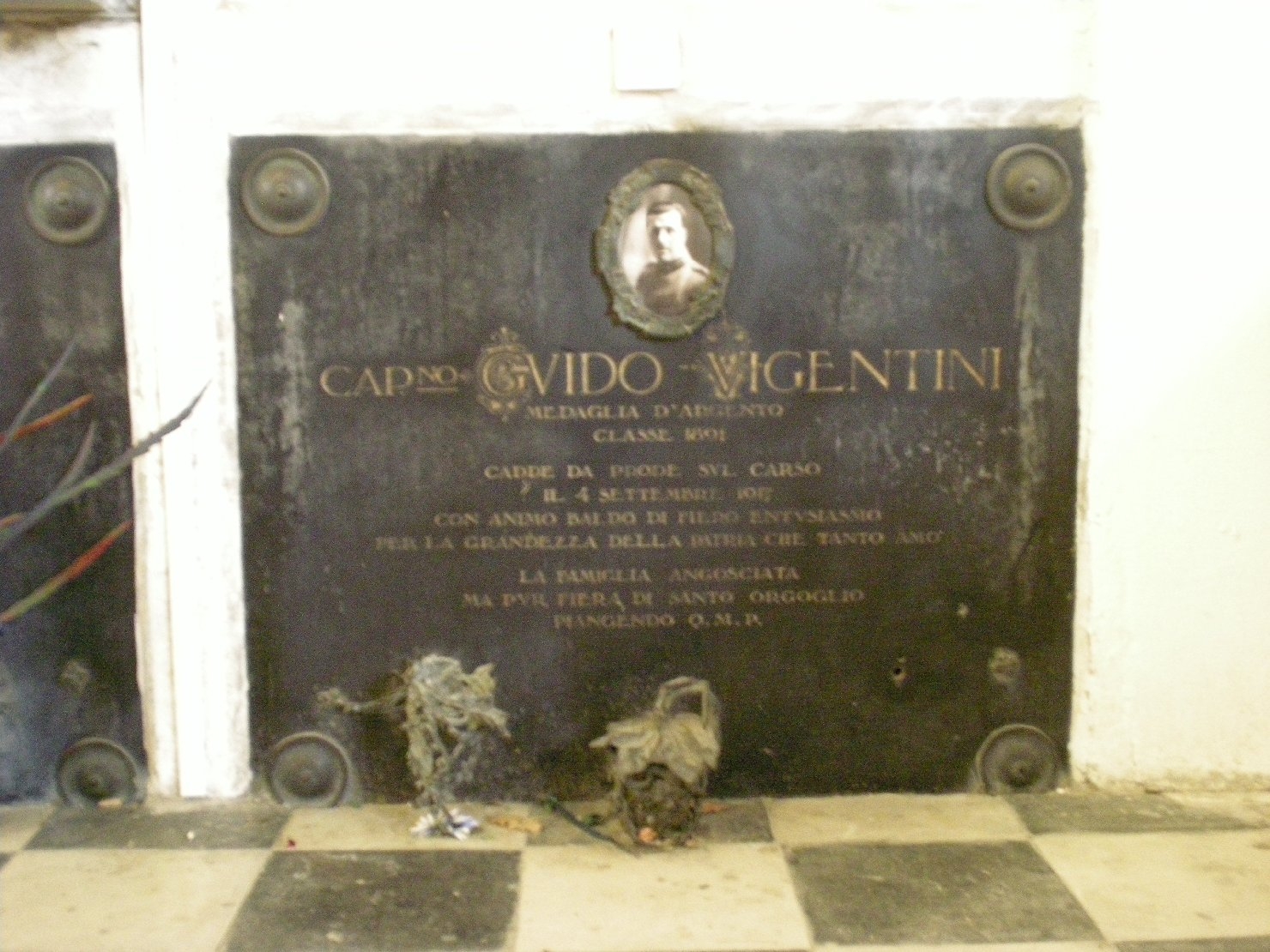 lapide tombale - produzione emiliana (sec. XX)