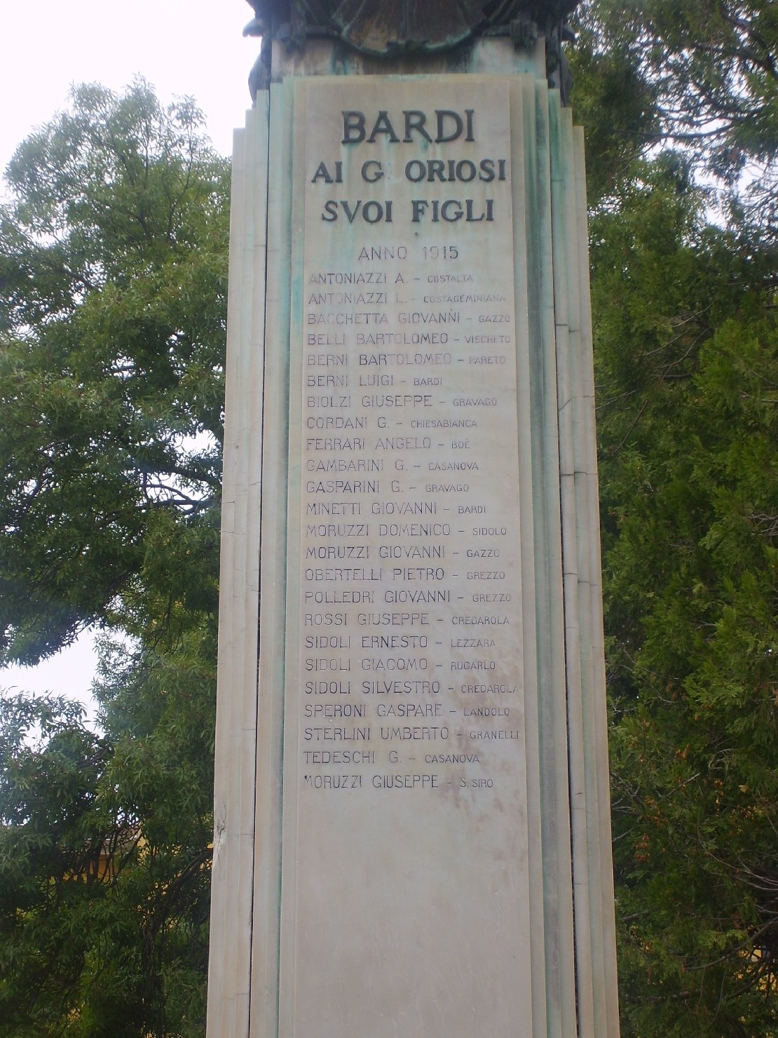allegoria della Vittoria come aquila (monumento ai caduti - ad obelisco) di Ditta Leoni (sec. XX)