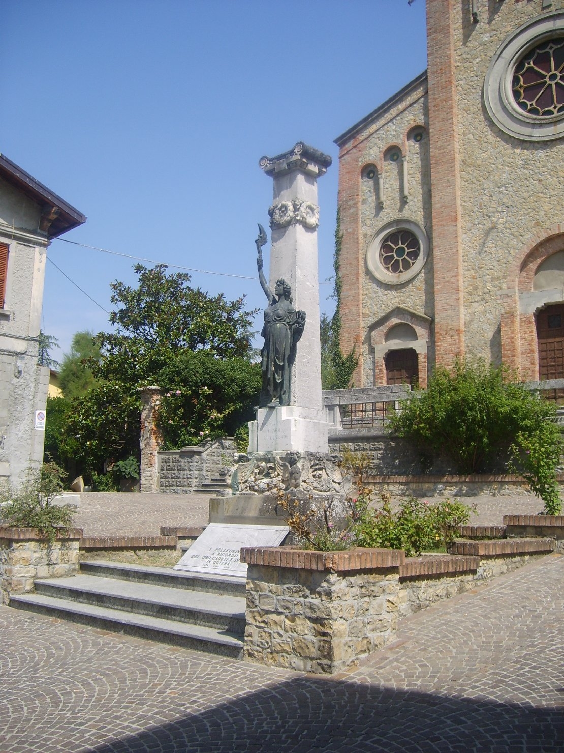 allegoria della Vittoria (monumento ai caduti - a colonna) - ambito parmense (sec. XX)