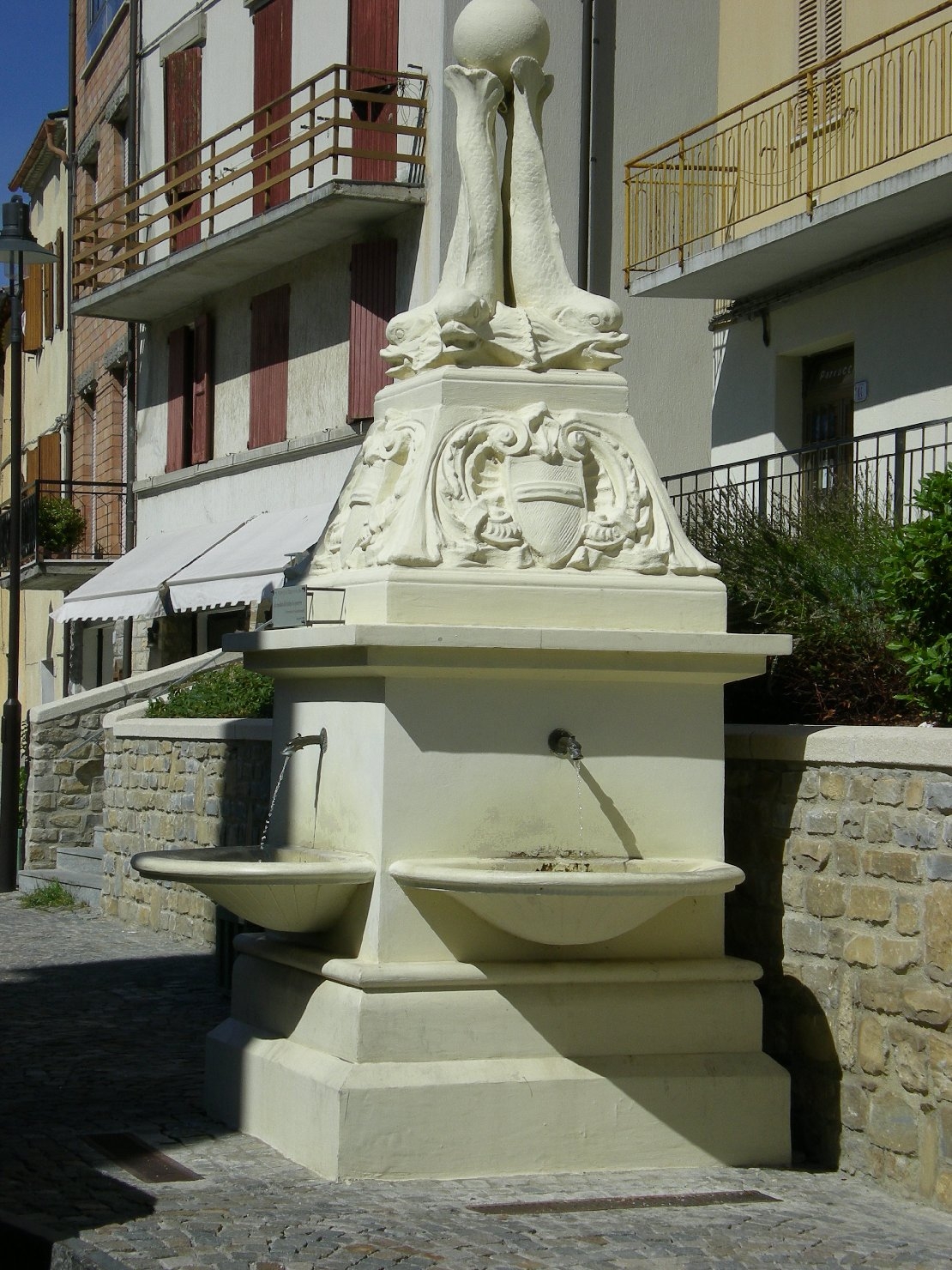 stemma di Tizzano Val Parma (monumento ai caduti - a fontana) - ambito parmense (sec. XXI)
