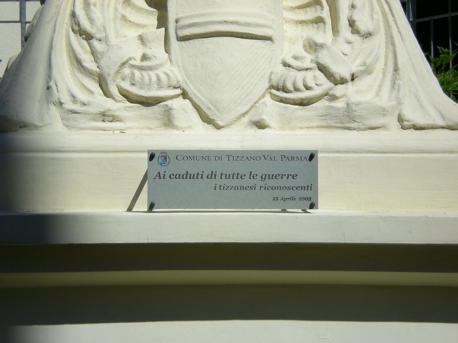 stemma di Tizzano Val Parma (monumento ai caduti - a fontana) - ambito parmense (sec. XXI)