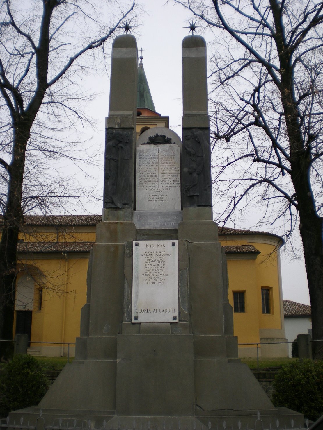 Sacrificio alla patria (monumento ai caduti - a stele) - produzione emiliana (seconda metà sec. XX, sec. XX)