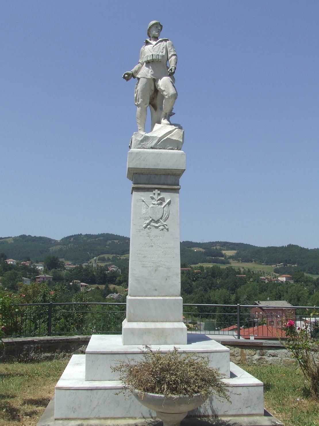 figura di soldato: fante (monumento ai caduti - a basamento) - ambito parmense (sec. XX)