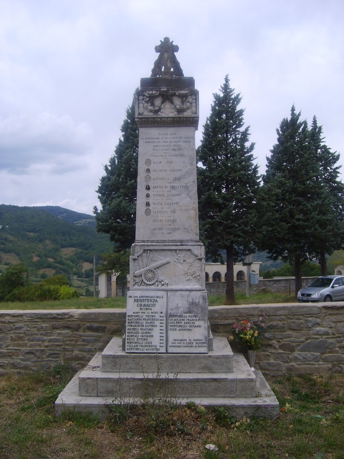 trofeo di armi (monumento ai caduti - ad obelisco) - ambito parmense (sec. XX, sec. XX)
