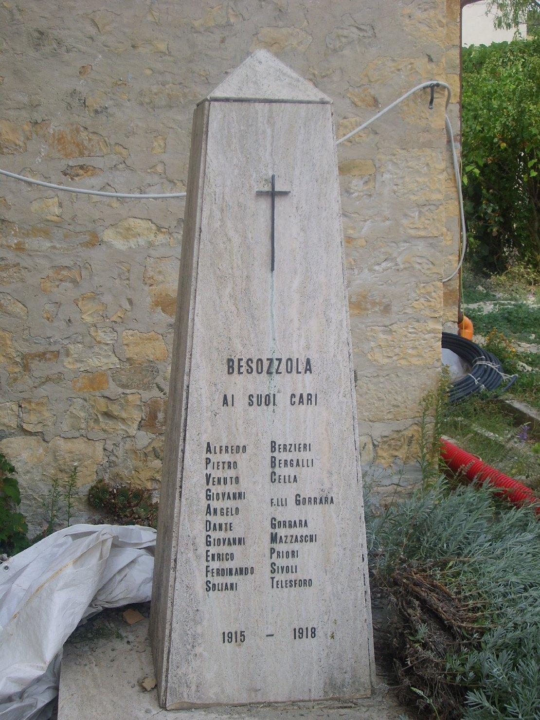 monumento ai caduti - ad obelisco - ambito parmense (seconda metà sec. XX)