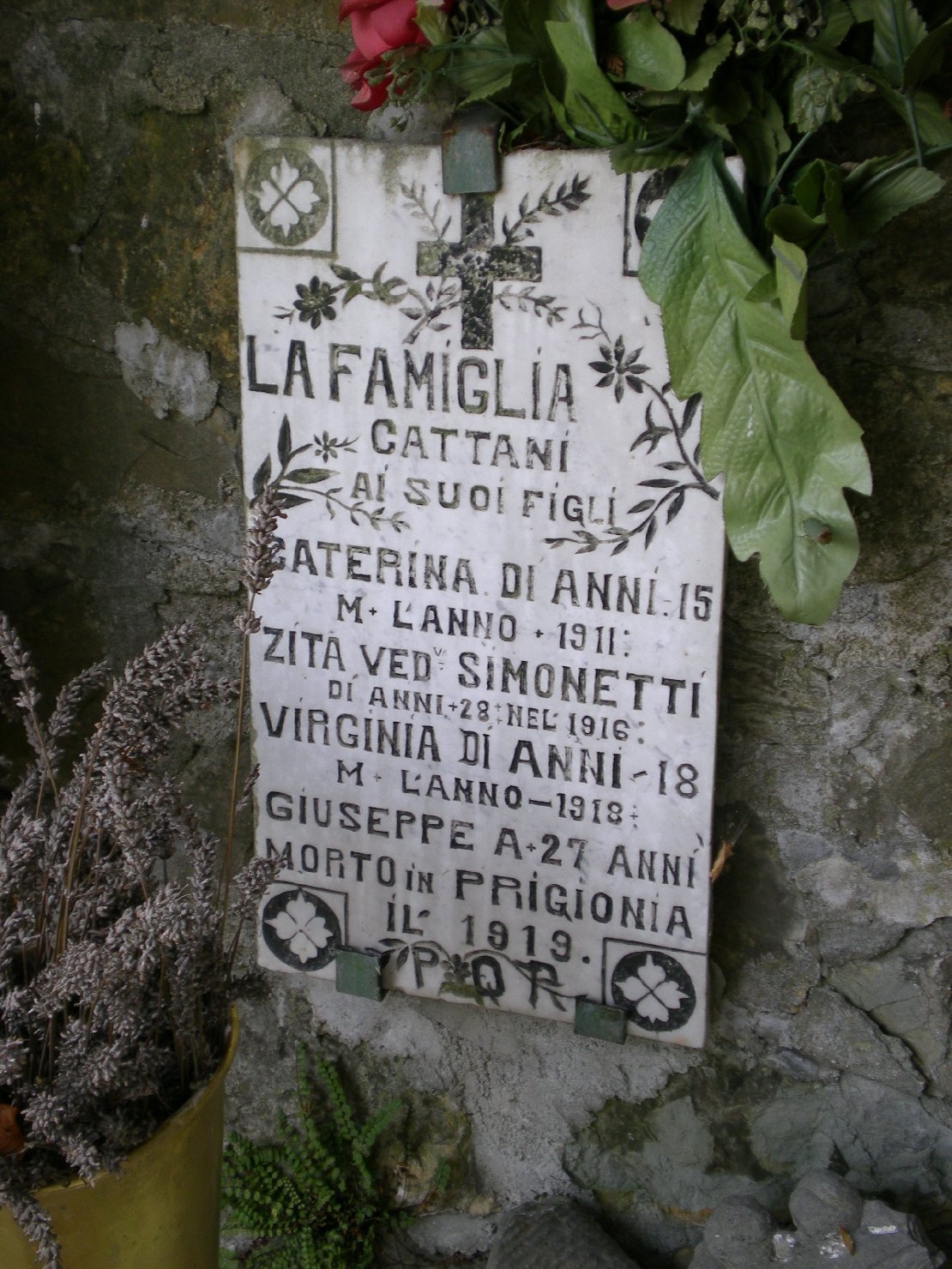 croce (lapide tombale) - ambito parmense (sec. XX)