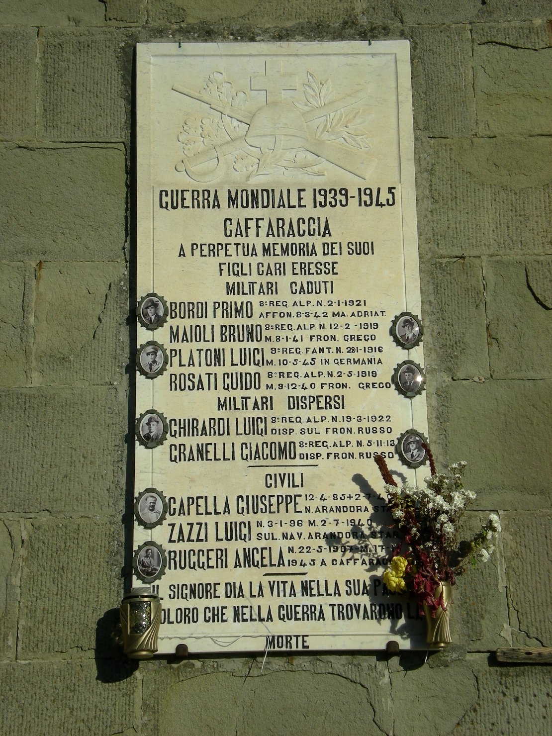 trofeo di armi (lapide commemorativa ai caduti) - ambito italiano (sec. XX)