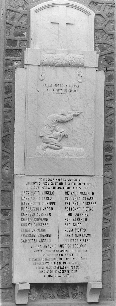 soldato con trofeo (lapide commemorativa ai caduti) - ambito parmense (sec. XX)