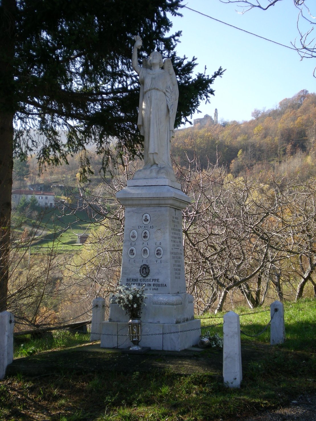 allegoria della Vittoria (monumento ai caduti - a basamento) - produzione emiliana (sec. XX)