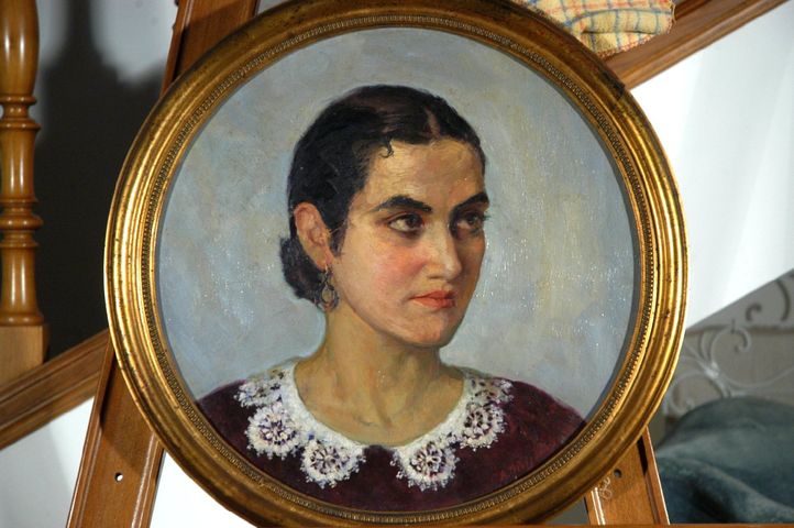 Ritratto di Tina Eliseo, ritratto di donna (dipinto) di Trivisonno Amedeo (secondo quarto XX)