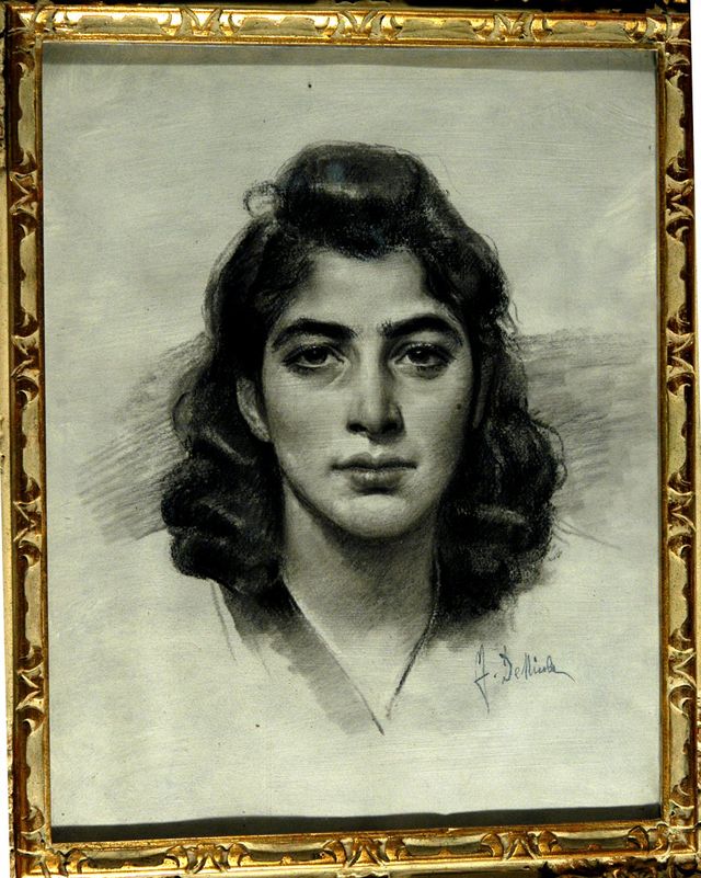 Ritratto di donna, figura femminile (disegno) di De Nicola Francesco (XX)