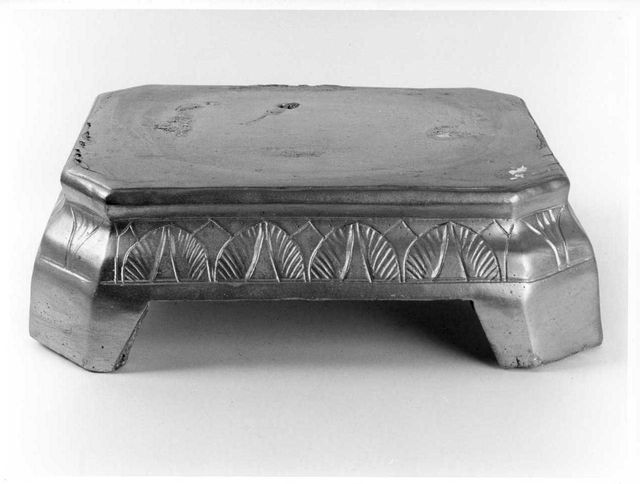 motivi decorativi (piedistallo di statua) - bottega Italia meridionale (prima metà XX)