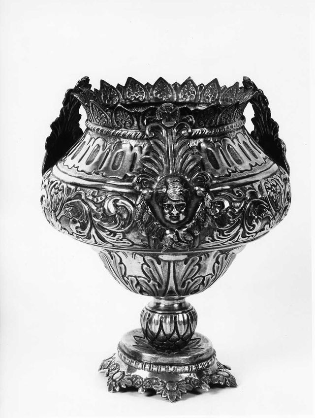 motivi decorativi fitomorfi e teste cherubiche (vaso d'altare) di Monogrammista V. G (XVIII/ XIX)