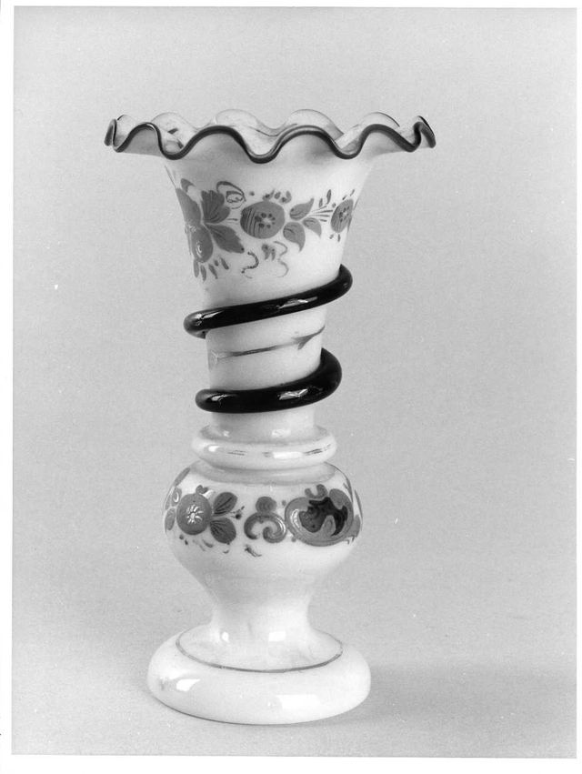 motivi decorativi floreali e a volute (vaso da fiori) - produzione italiana (prima metà XX)