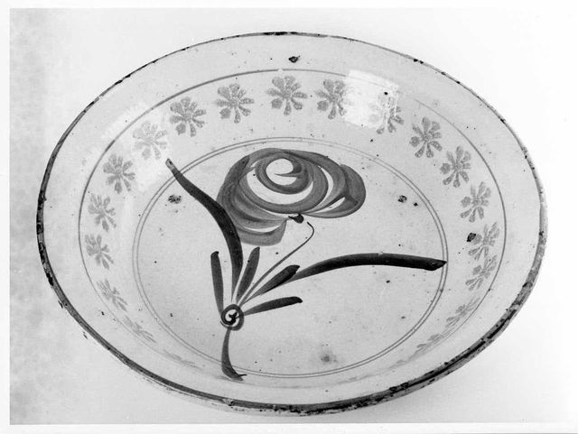 motivi decorativi floreali (piatto) - produzione Italia meridionale (inizio XX)